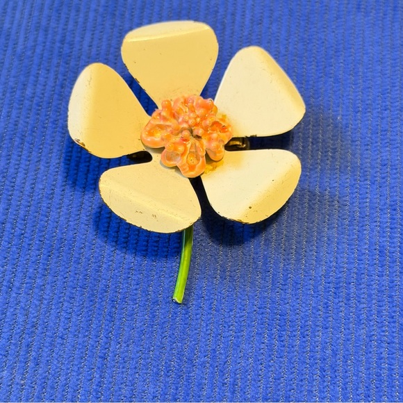 Vintage White Floral and Pink Brooch - Picture 8 of 8